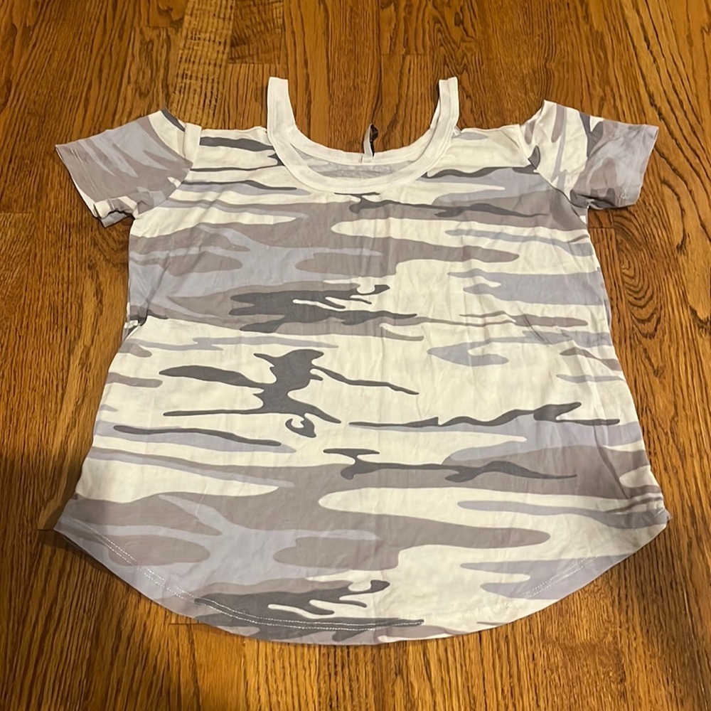 Z Supply Woman’s Camo Cut Out Tee Size S